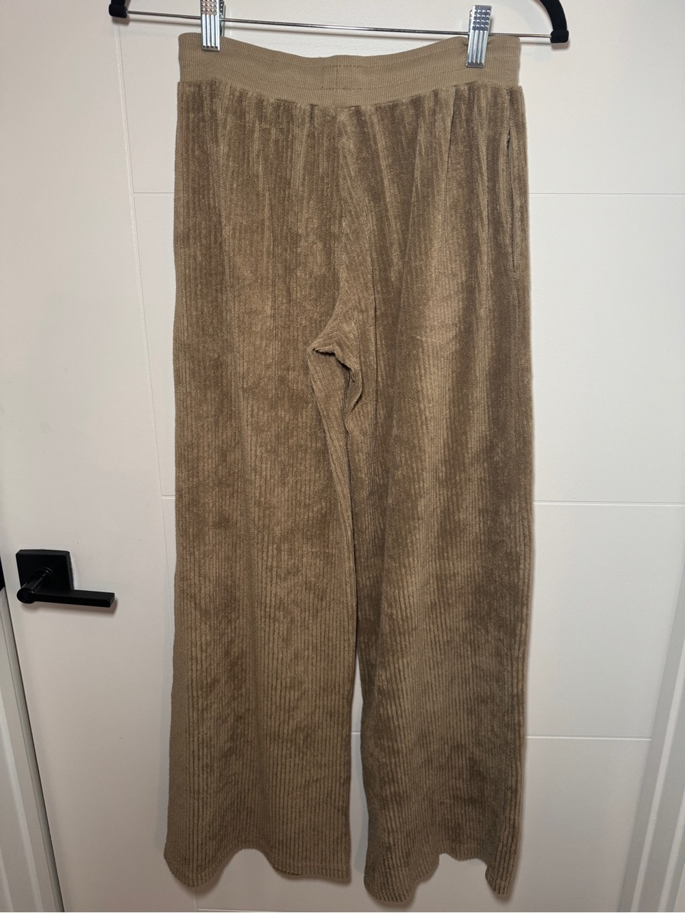 Wide-Leg Pants - olive green - Picture 2 of 3